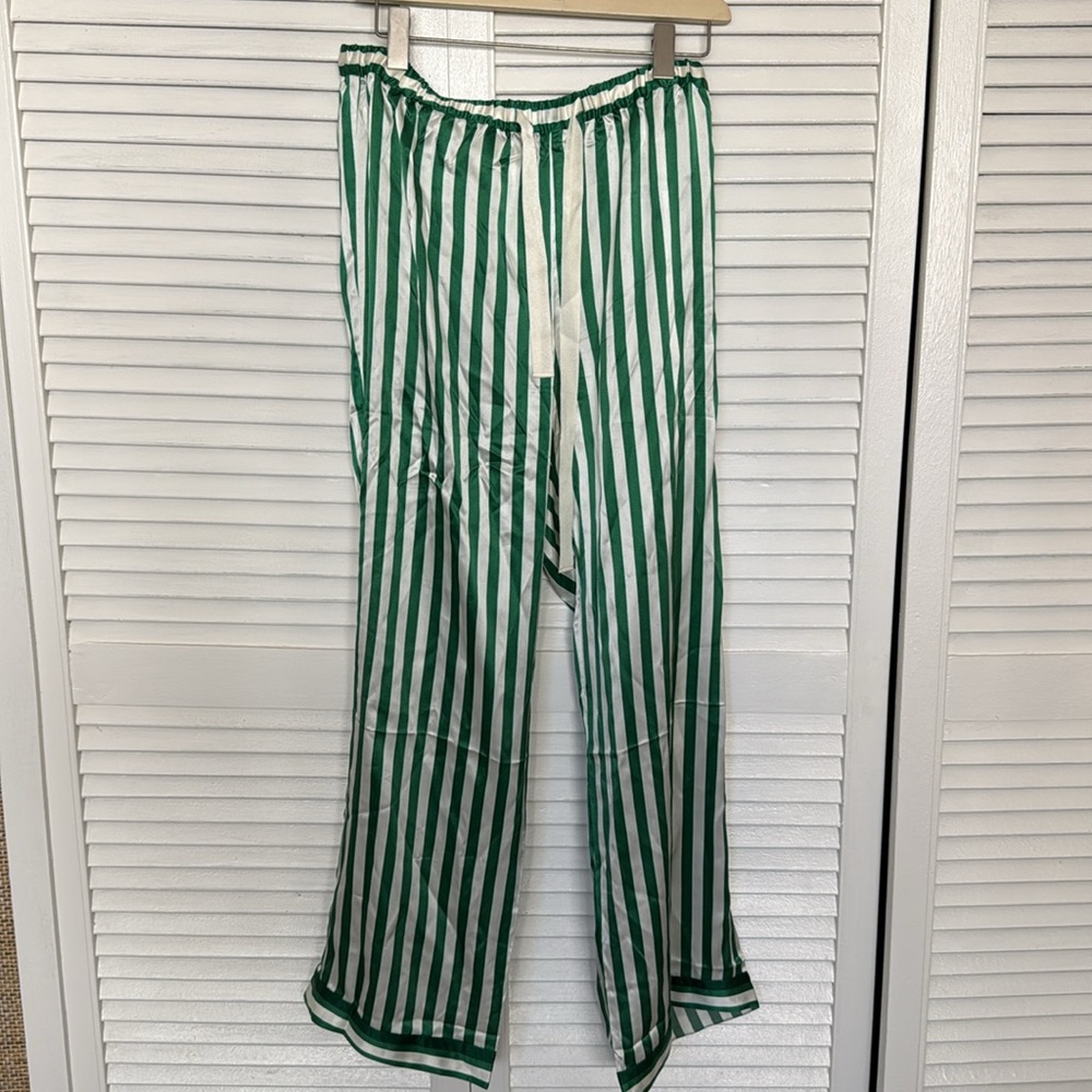Morgan Lane 〰️ Emerald Ruthie Silk PJ Set - Picture 7 of 10